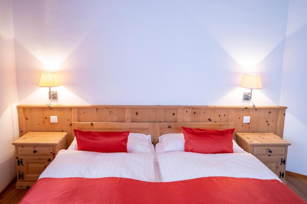 Hotel Engiadina Скуоль Экстерьер фото