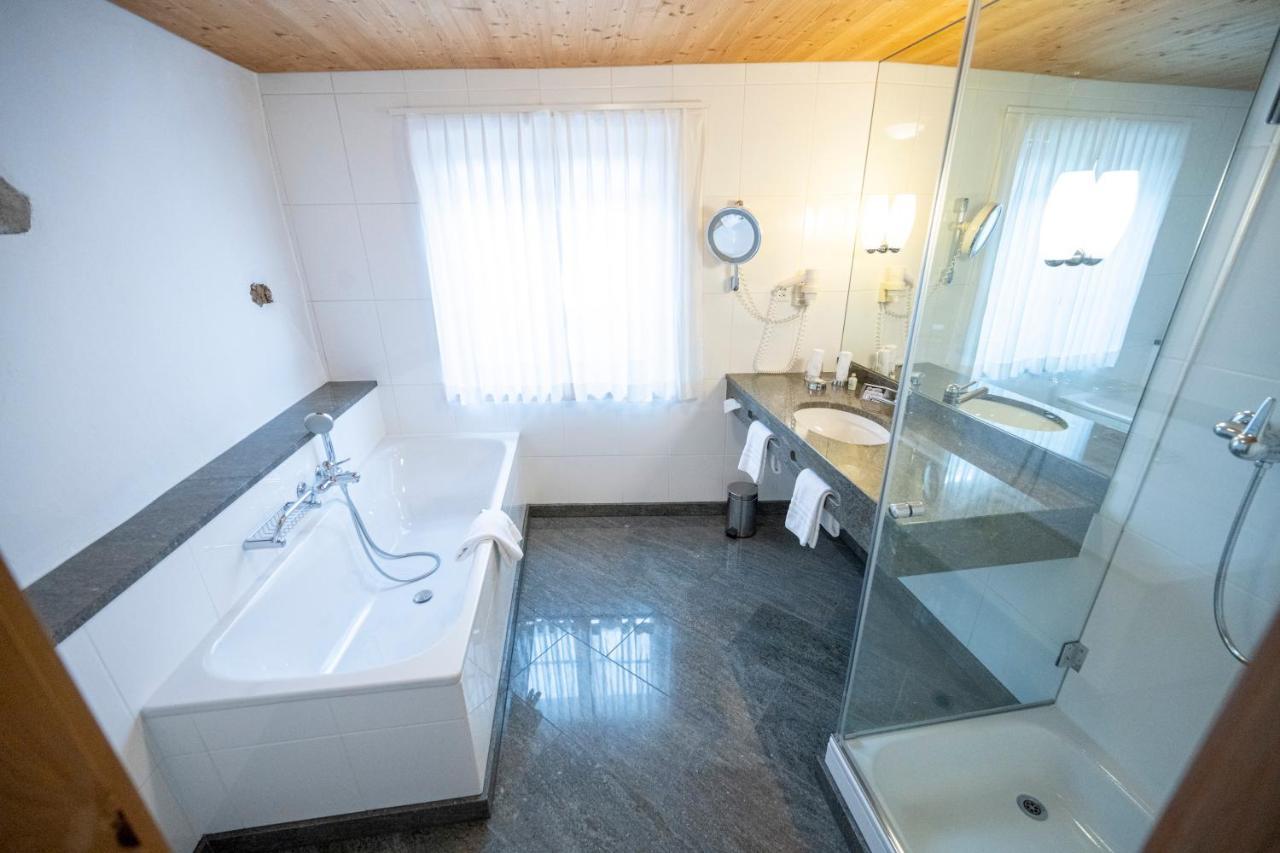 Hotel Engiadina Скуоль Экстерьер фото