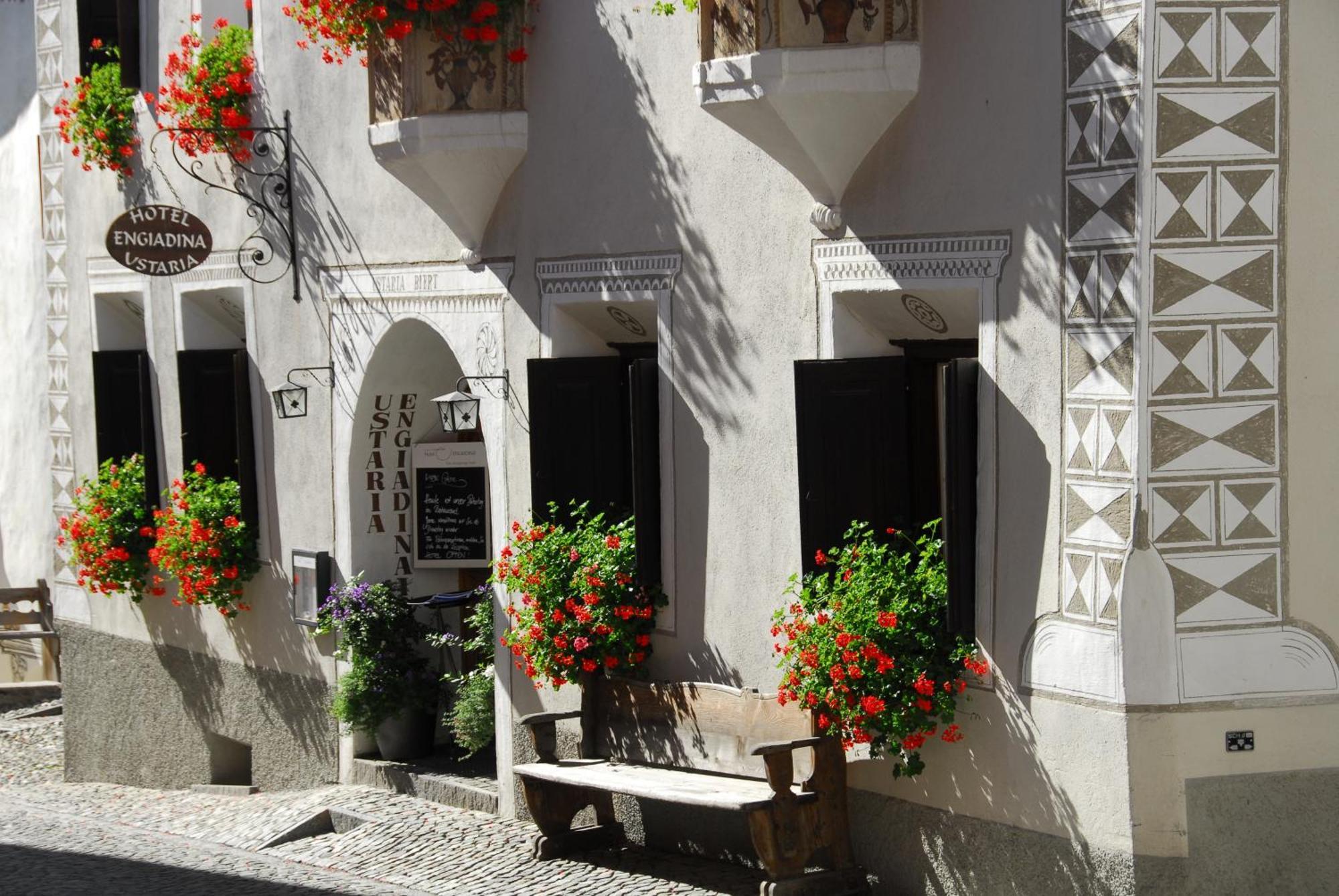 Hotel Engiadina Скуоль Экстерьер фото